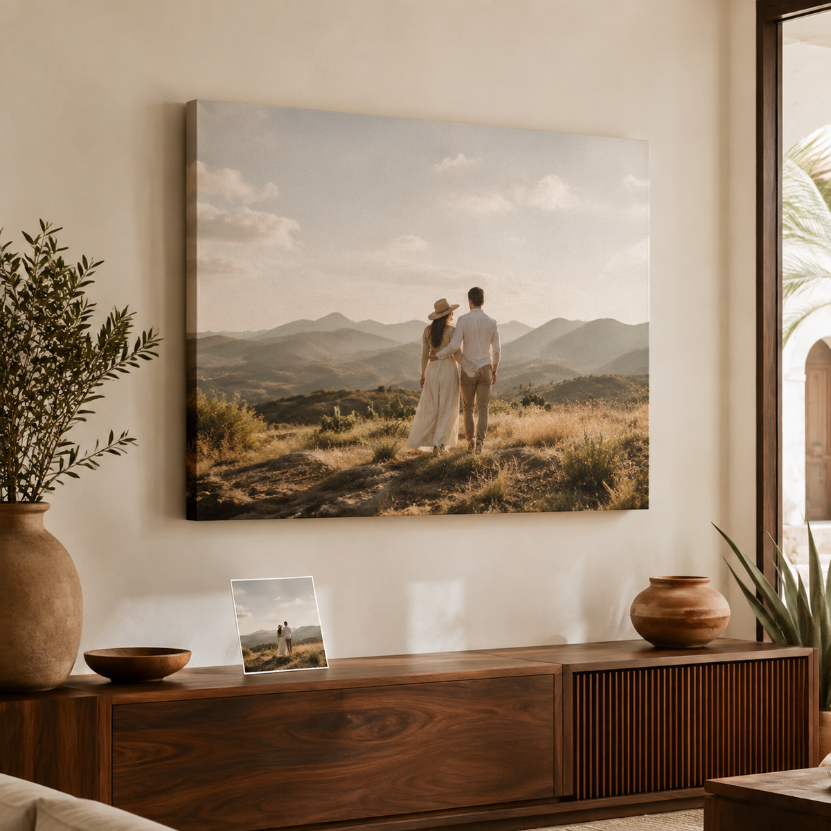 Cuadro canvas personalizado con fotografía en una sala moderna